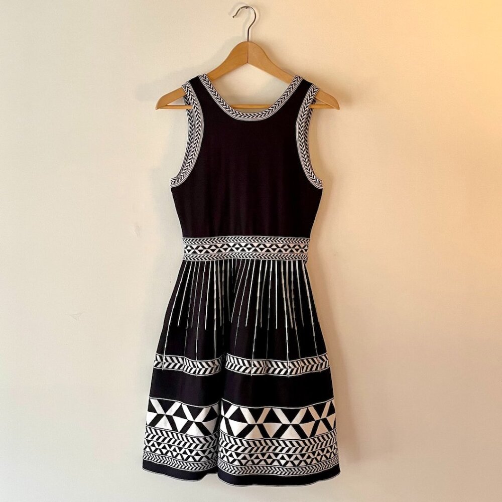 Maje Size 2 Short Black & White Patterned Knit Dress